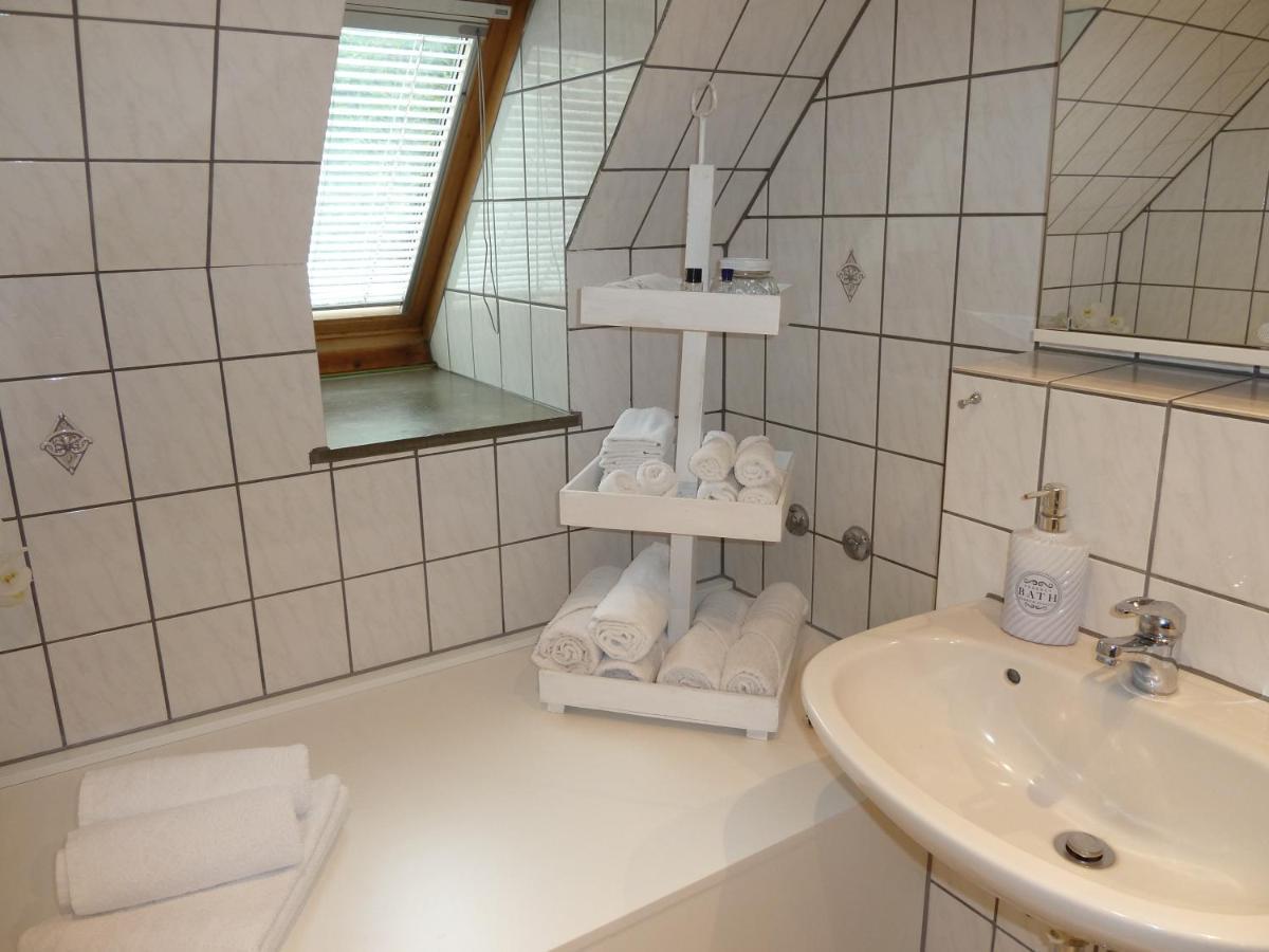 Helle 70 Qm Ferienwohnung Mit Herrlichem Blick Teningen Ngoại thất bức ảnh